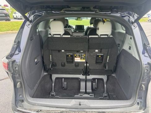 Used 2023 Toyota Sienna XSE w/ XSE Plus Package FWD image 13