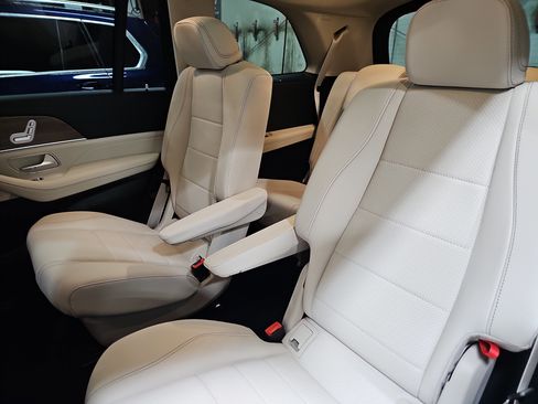 Certified 2026 Mercedes-Benz GLS 450 4MATIC image 17