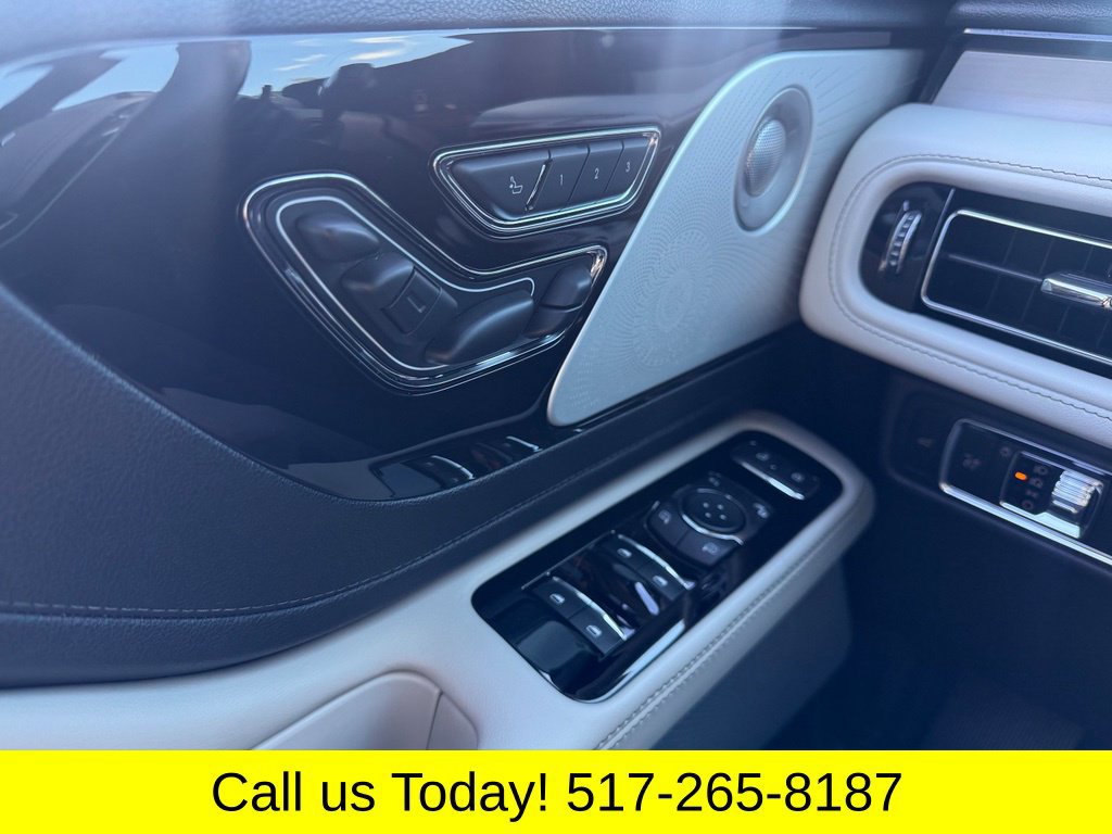 Used 2025 Lincoln Aviator Reserve w/ Equipment Group 201A AWD/4WD image 26