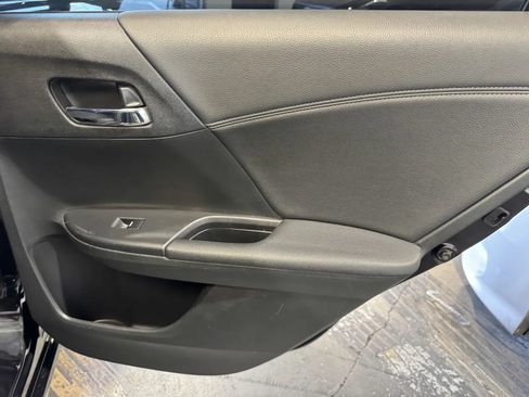 Used 2017 Honda Accord EX-L image 9