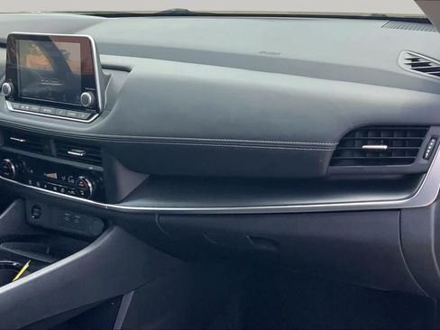 Used 2024 Nissan Rogue SV FWD image 18