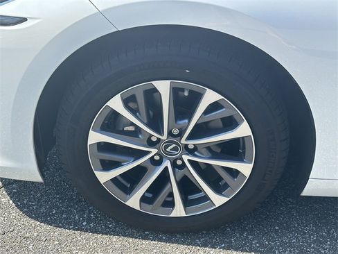 Used 2022 Lexus ES 350 image 11