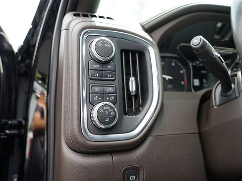 Used 2022 GMC Sierra 2500 Denali image 16