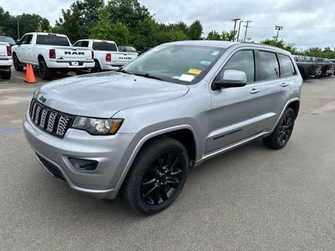 Used 2019 Jeep Grand Cherokee Altitude AWD/4WD image 2