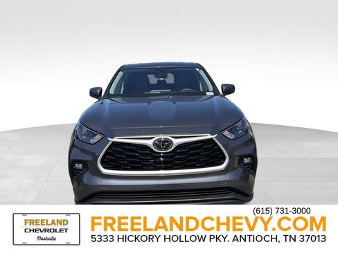 Used 2024 Toyota Highlander LE AWD/4WD image 9