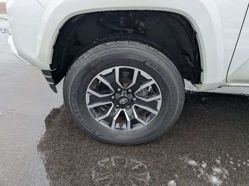 Used 2023 Toyota Tacoma TRD Sport image 12