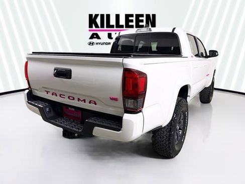 Used 2022 Toyota Tacoma SR5 w/ Technology Package image 7