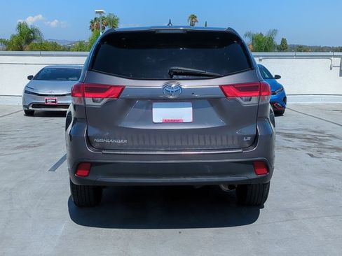 Used 2018 Toyota Highlander Plus FWD image 7