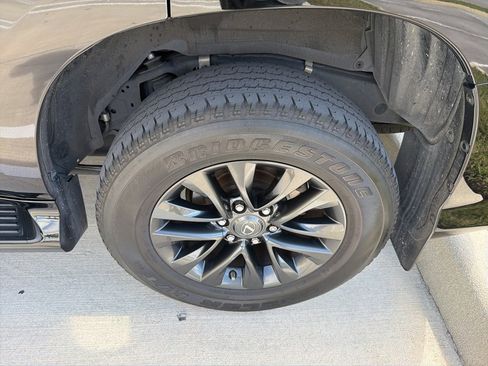 Used 2023 Lexus GX 460 Premium w/ Premium Package image 8