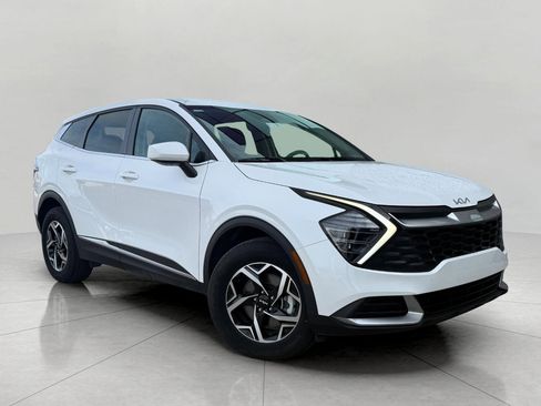 Used 2025 Kia Sportage LX image 1