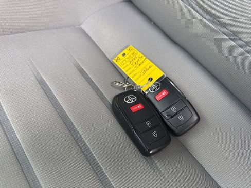 Used 2025 Toyota Tacoma TRD Off-Road image 36