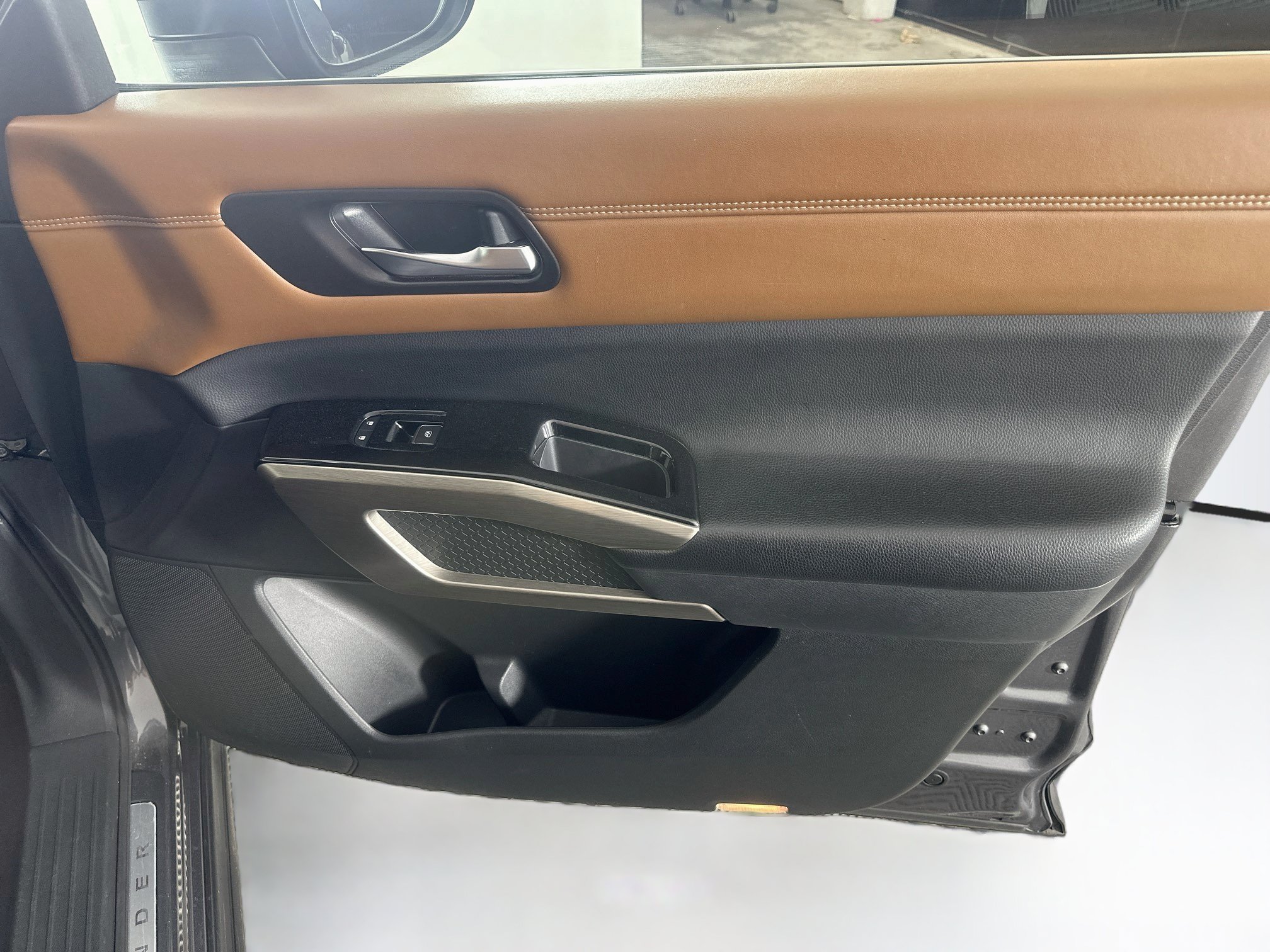 Used 2022 Nissan Pathfinder Platinum w/ Cargo Package FWD image 35