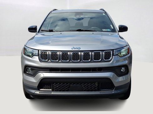 Used 2023 Jeep Compass Latitude AWD/4WD image 2