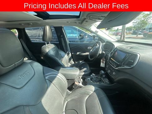 Used 2019 Jeep Cherokee Limited w/ Technology Group AWD/4WD image 4