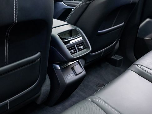 Certified 2025 Cadillac Lyriq Luxury w/ LPO, Floor Liner Package AWD/4WD image 19