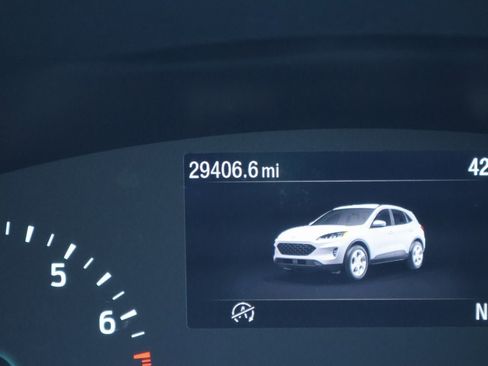 Used 2022 Ford Escape SE w/ SE Sport Appearance Package image 31