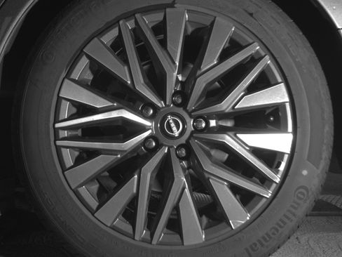 Used 2025 Nissan Altima 2.5 SV FWD image 14