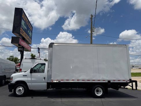 Used 2024 Ford E-350 and Econoline 350 Super Duty w/ Power Windows & Locks Group RWD image 4
