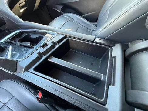 Used 2019 Buick Enclave Essence FWD image 32