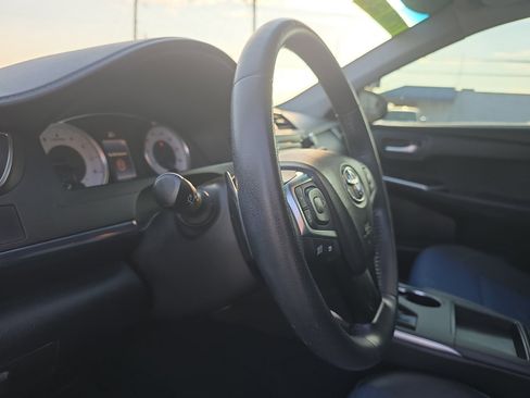 Used 2016 Toyota Camry SE image 12