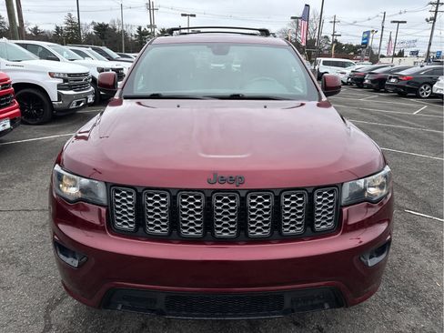 Used 2018 Jeep Grand Cherokee Altitude image 3
