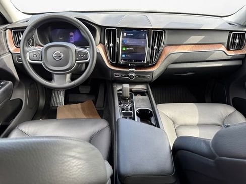 Used 2022 Volvo XC60 B5 Momentum w/ Advanced Package image 10