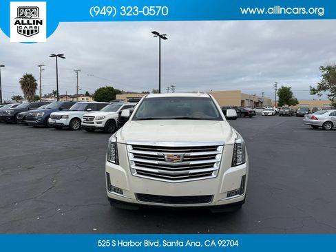 Used 2015 Cadillac Escalade Platinum AWD/4WD image 2