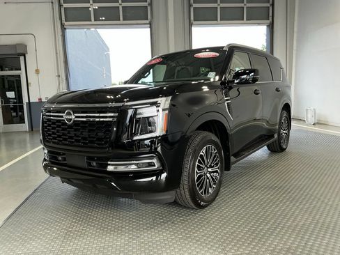 Used 2025 Nissan Armada SL w/ Captain's Chari Seat Package RWD image 2