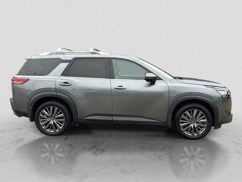 Certified 2024 Nissan Pathfinder SL w/ SL Premium Package AWD/4WD image 8