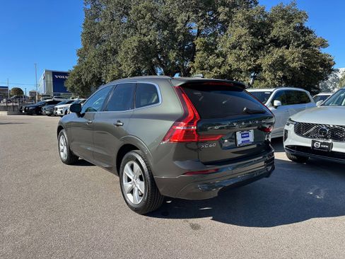 Used 2022 Volvo XC60 B5 Momentum image 4
