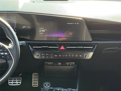 Used 2024 Kia Niro SX Touring image 14