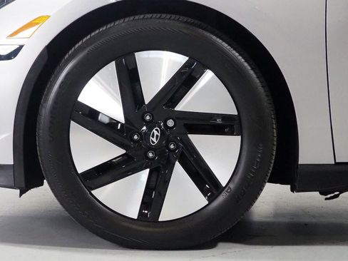 Used 2025 Hyundai Ioniq 6 SE RWD image 40