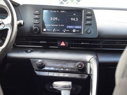 Used 2025 Hyundai Elantra Sport FWD image 18