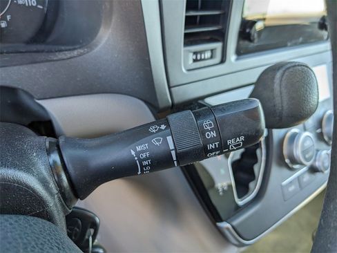 Used 2016 Toyota Sienna L image 32