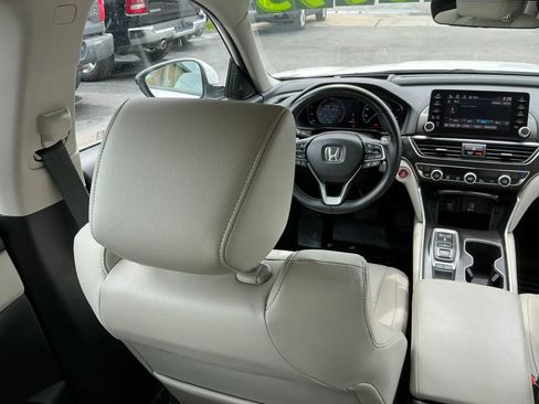 Used 2018 Honda Accord Touring image 8