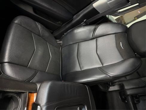 Used 2015 Cadillac Escalade Premium image 38