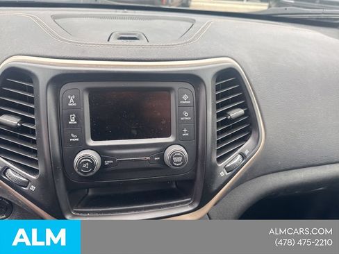 Used 2018 Jeep Cherokee Latitude FWD image 17