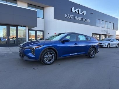 New 2025 Kia K4 LXS