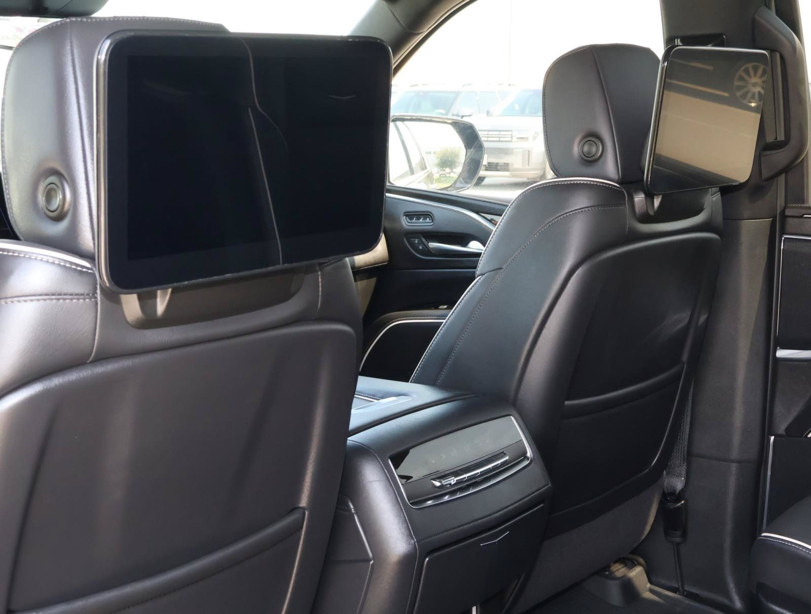 Used 2024 Cadillac Escalade ESV Premium Luxury w/ Performance Package AWD/4WD image 18