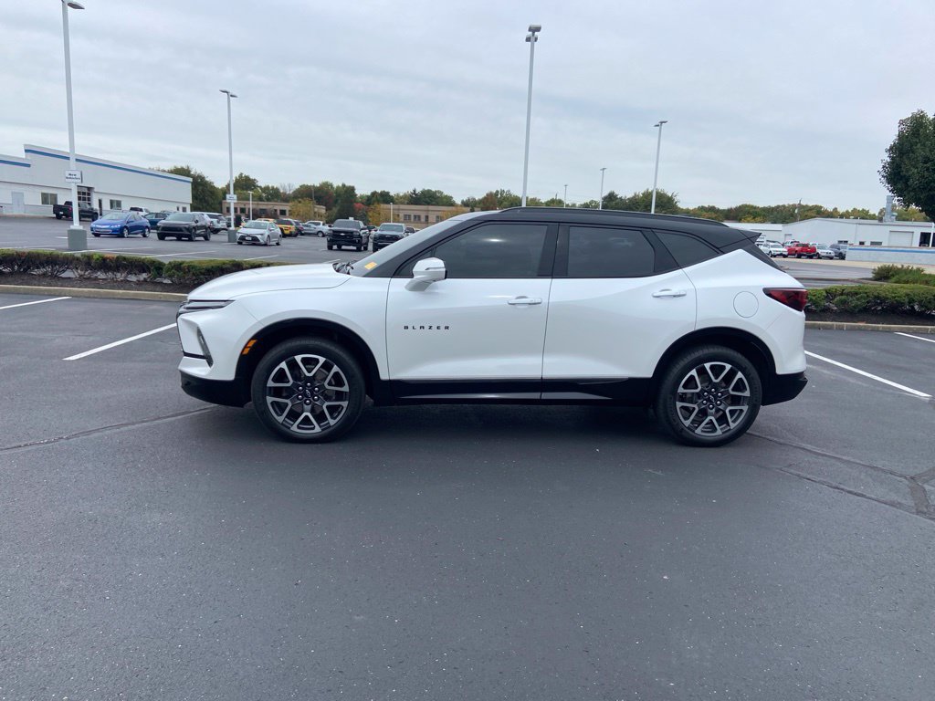 Used 2024 Chevrolet Blazer RS w/ Driver Confidence II Package AWD/4WD image 2
