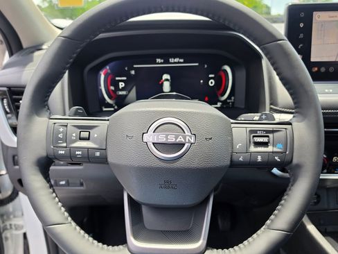 Used 2025 Nissan Rogue SL w/ Tech Package AWD/4WD image 16
