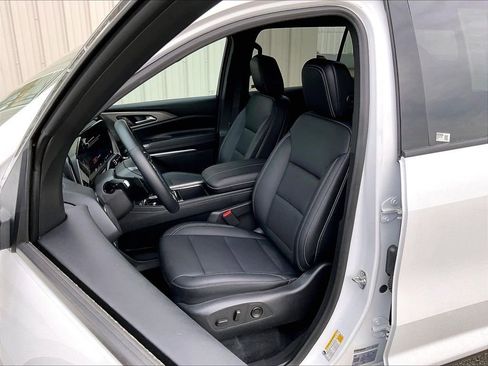 Used 2026 Chevrolet Traverse LT AWD/4WD image 10