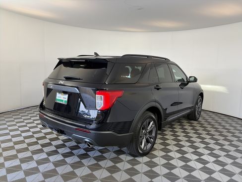 Used 2023 Ford Explorer XLT w/ Equipment Group 202A AWD/4WD image 5