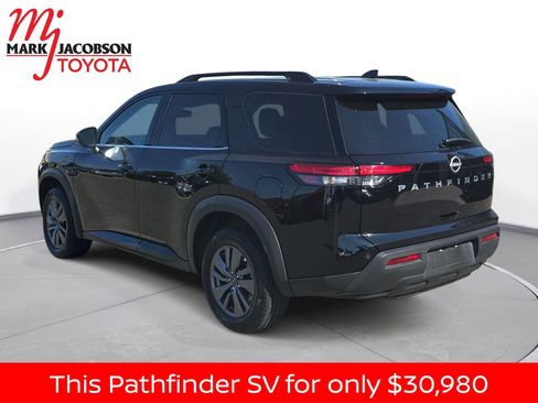 Used 2025 Nissan Pathfinder SV image 13