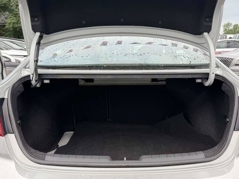 Used 2020 Hyundai Elantra SE FWD image 8