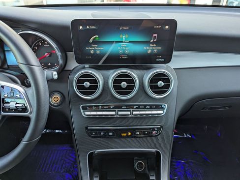 Used 2021 Mercedes-Benz GLC 300 image 26