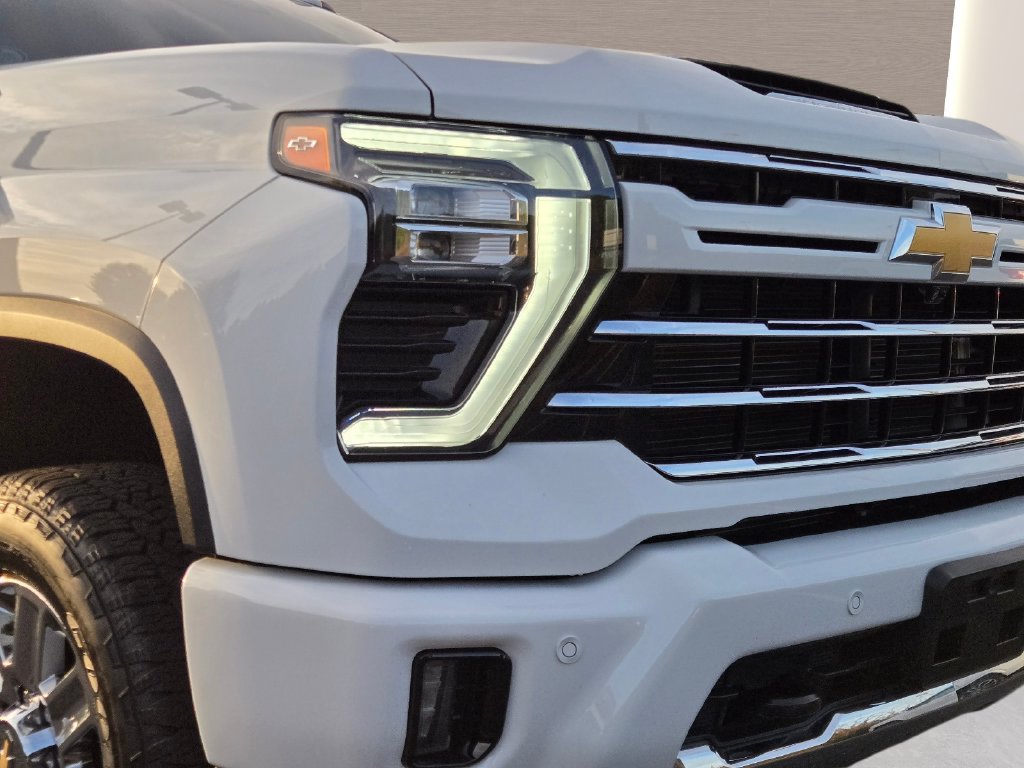 Used 2025 Chevrolet Silverado 2500 LTZ w/ Z71 Chrome Sport Edition AWD/4WD image 2