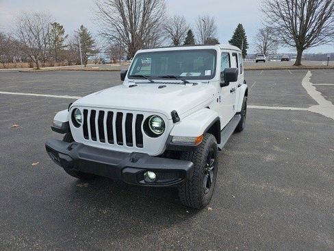Used 2023 Jeep Wrangler Unlimited Sahara image 2