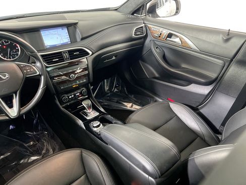 Used 2018 INFINITI QX30 AWD w/ Dark Wood Package image 24
