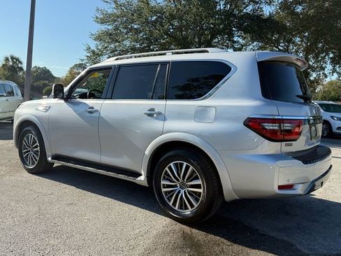 Used 2024 Nissan Armada SL w/ Captain's Chairs Package image 4